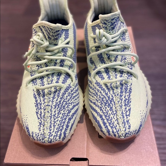 Yeezy 350 V2 Semi Frozen Yellow size 10